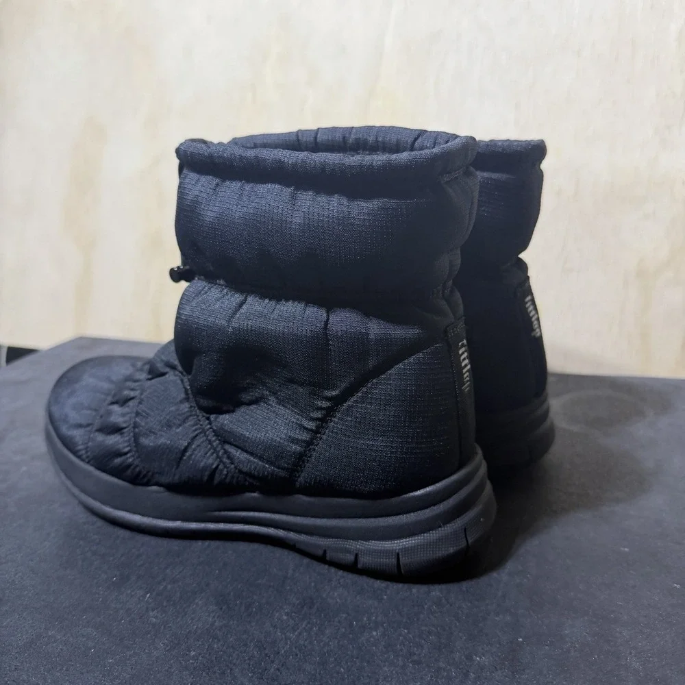 FitFlop Womens Snow Boots Black Puffer Winter Boots US 7.5 Waterproof Cozy